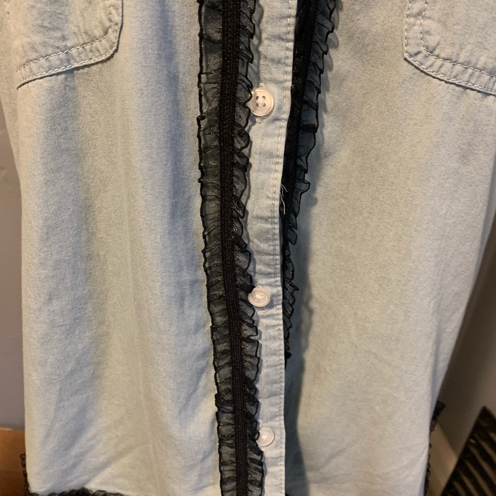 Almost Famous Women’s Sleeveless Top Button Down Lace Trim Bleached Look Large - Picture 5 of 6